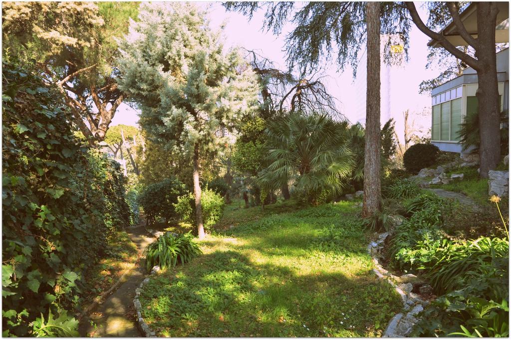 Casa Per Ferie Cardinal G. Guarino Bed and Breakfast Roma Esterno foto