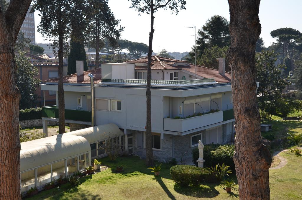 Casa Per Ferie Cardinal G. Guarino Bed and Breakfast Roma Esterno foto