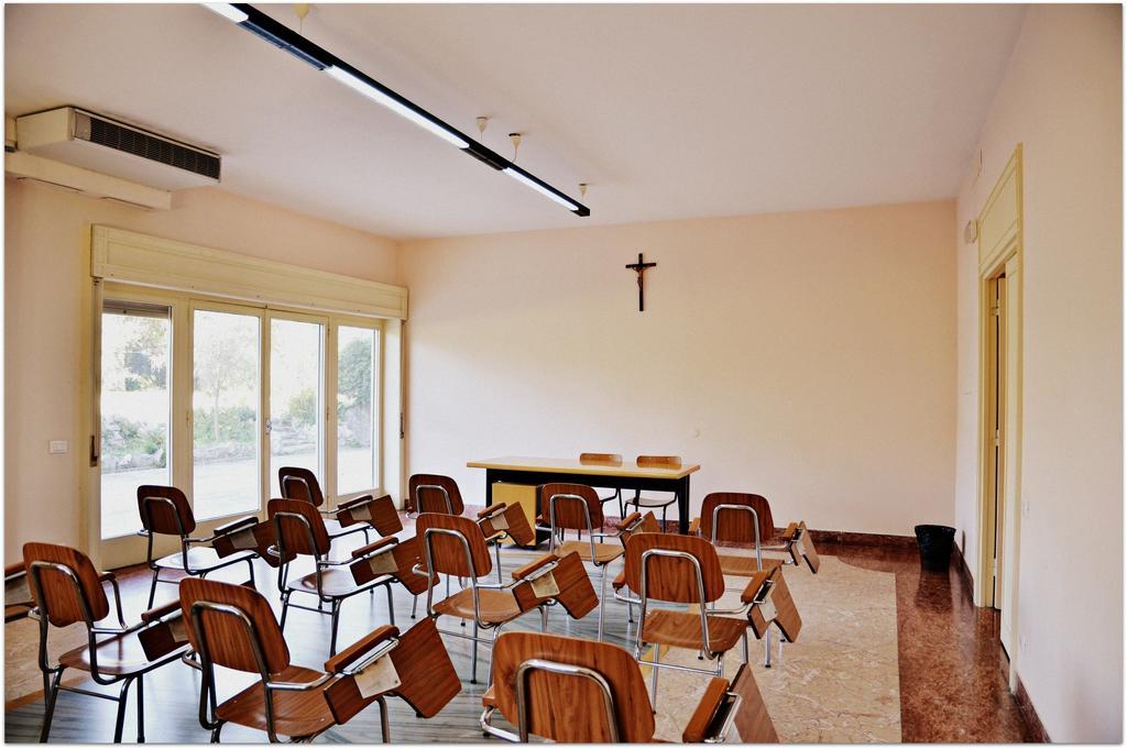 Casa Per Ferie Cardinal G. Guarino Bed and Breakfast Roma Esterno foto