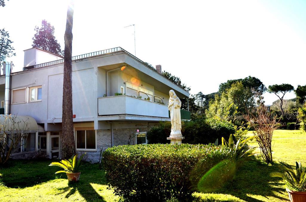 Casa Per Ferie Cardinal G. Guarino Bed and Breakfast Roma Esterno foto