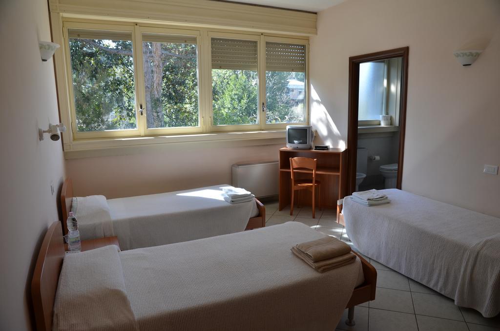 Casa Per Ferie Cardinal G. Guarino Bed and Breakfast Roma Camera foto