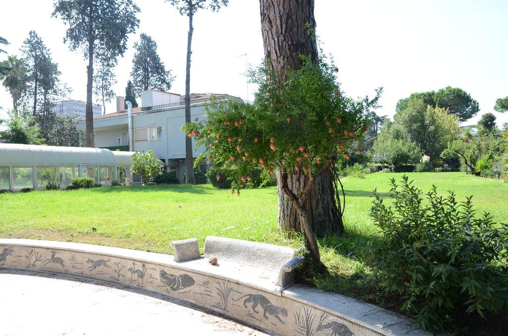 Casa Per Ferie Cardinal G. Guarino Bed and Breakfast Roma Esterno foto