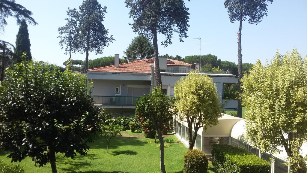 Casa Per Ferie Cardinal G. Guarino Bed and Breakfast Roma Esterno foto