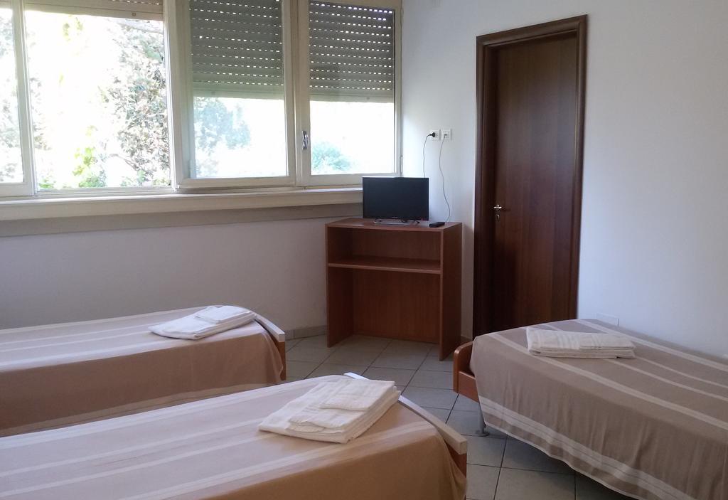 Casa Per Ferie Cardinal G. Guarino Bed and Breakfast Roma Esterno foto